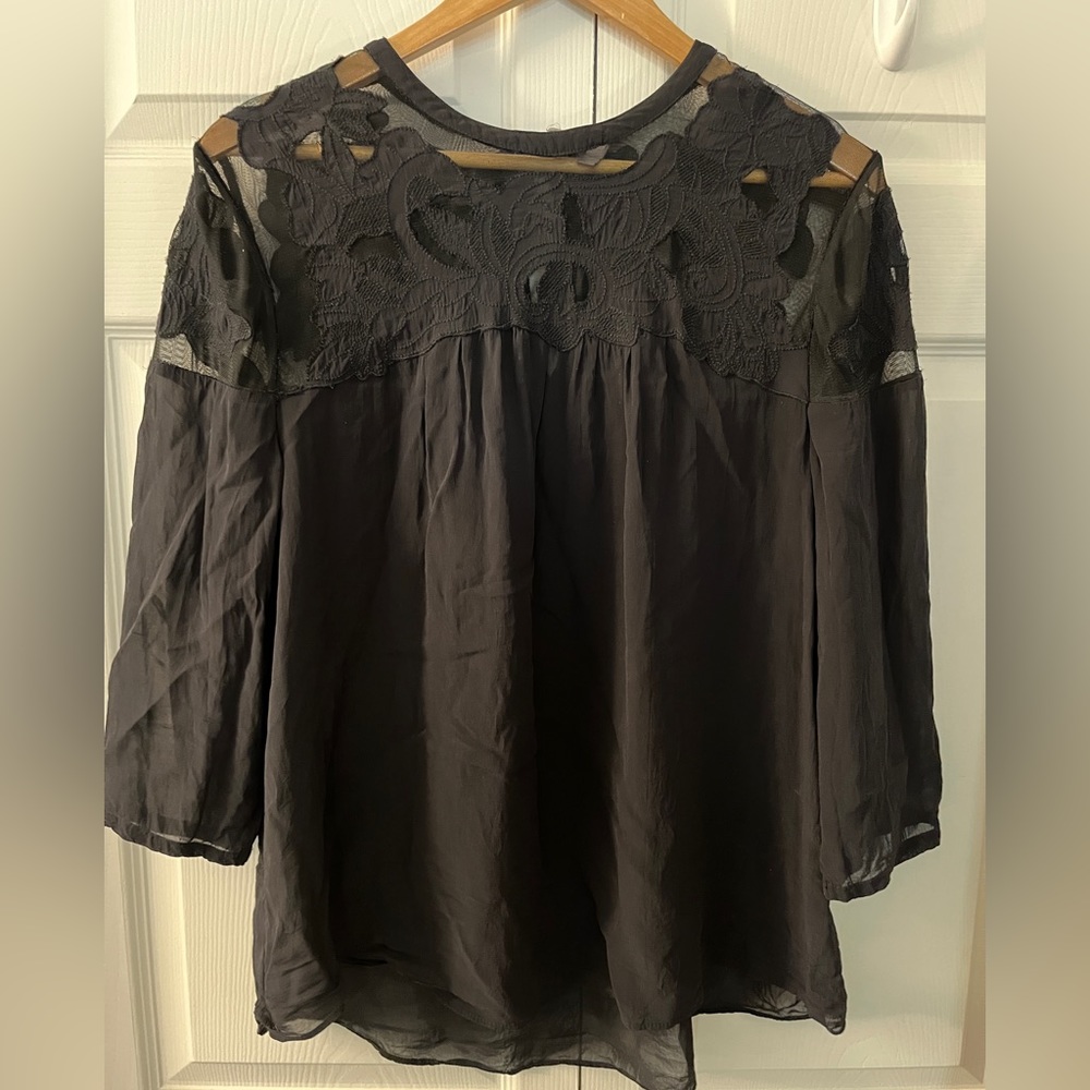 Floral appliqué blouse